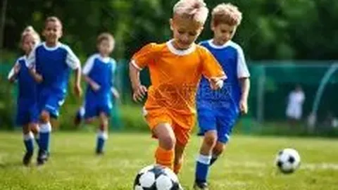 王祖贤53岁仍青春，调侃年龄大需早睡保养