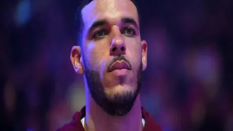 “卡尼吉亚：速度之王，揭秘球场传奇！”